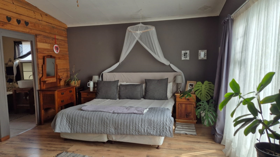 To Let 4 Bedroom Property for Rent in Wavecrest Eastern Cape